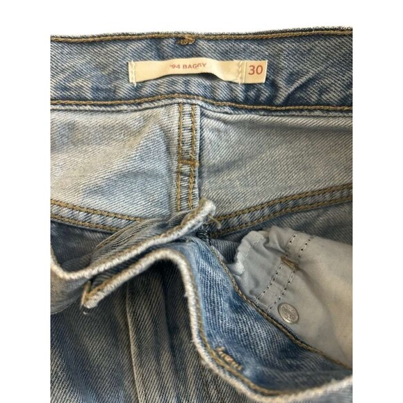 Levi's '94 Baggy Jeans Distressed Women Size 30 x 31 Loose Light Wash - Picture 5 of 7